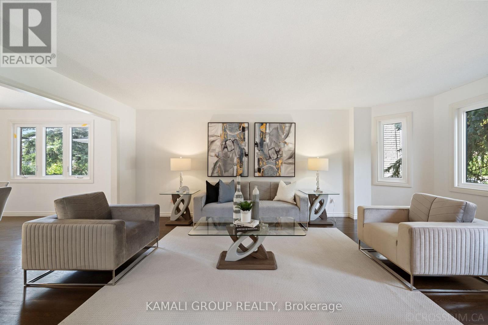 287 Dunview Avenue, Toronto, ON - Indoor Photo Showing Living Room