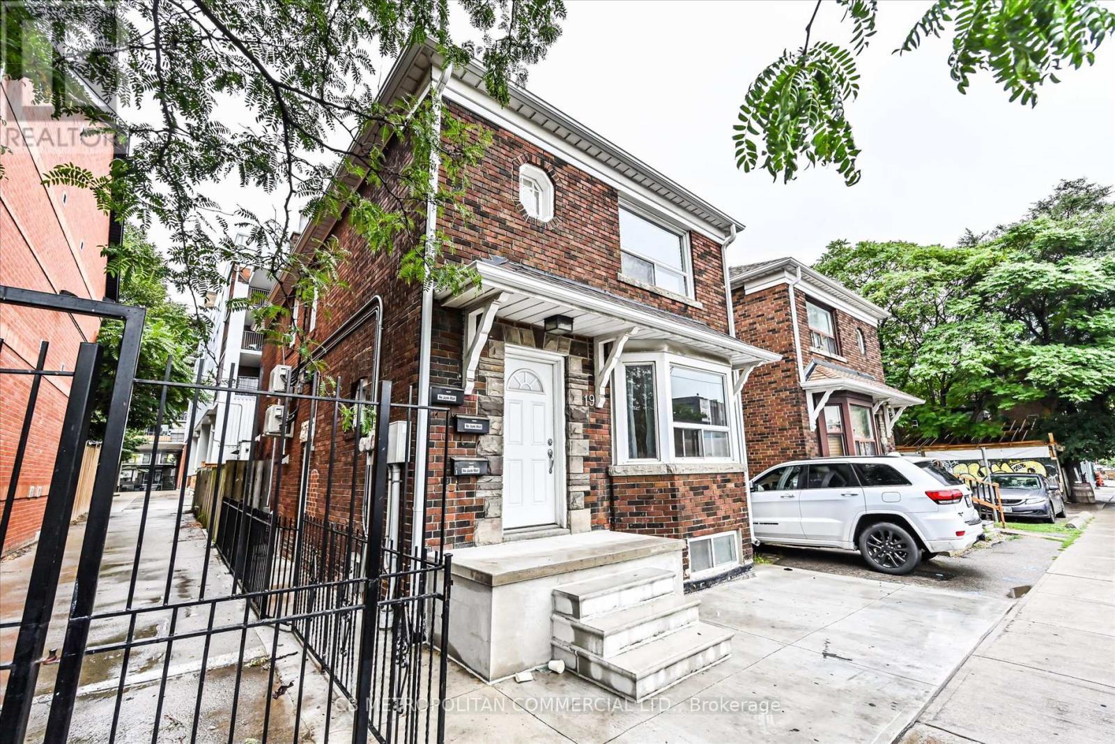 15-19 Augusta Avenue, Toronto, ON