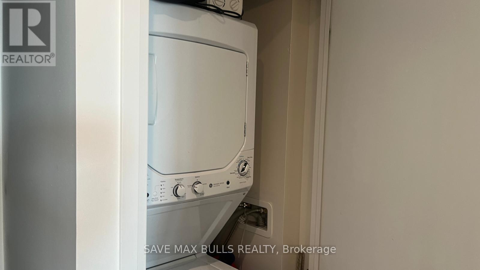 709 - 2150 Lawrence Avenue E, Toronto, ON - Indoor Photo Showing Laundry Room