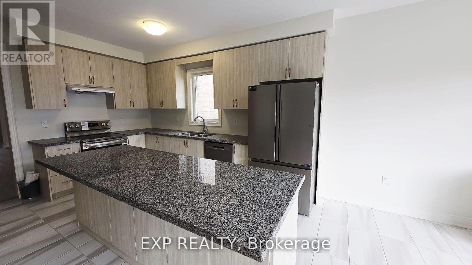 9 Kenneth Appleton Avenue, Richmond Hill, ON - Indoor Photo Showing Kitchen With Double Sink