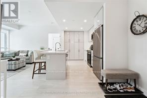 328 - 415 Sea Ray Avenue, Innisfil, ON - Indoor Photo Showing Kitchen
