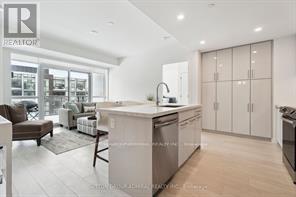 328 - 415 Sea Ray Avenue, Innisfil, ON - Indoor Photo Showing Kitchen With Upgraded Kitchen