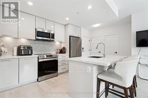 328 - 415 Sea Ray Avenue, Innisfil, ON - Indoor Photo Showing Kitchen With Upgraded Kitchen