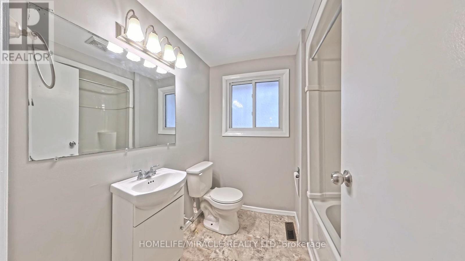 30A Amos Avenue, Waterloo, ON - Indoor Photo Showing Bathroom