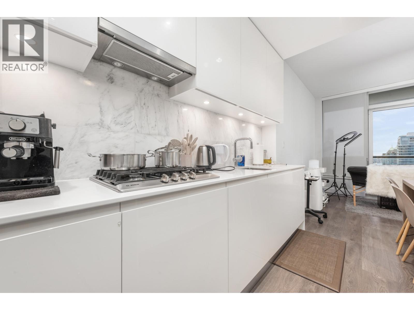 1907 1955 Alpha Way, Burnaby, BC - Indoor Photo Showing Kitchen