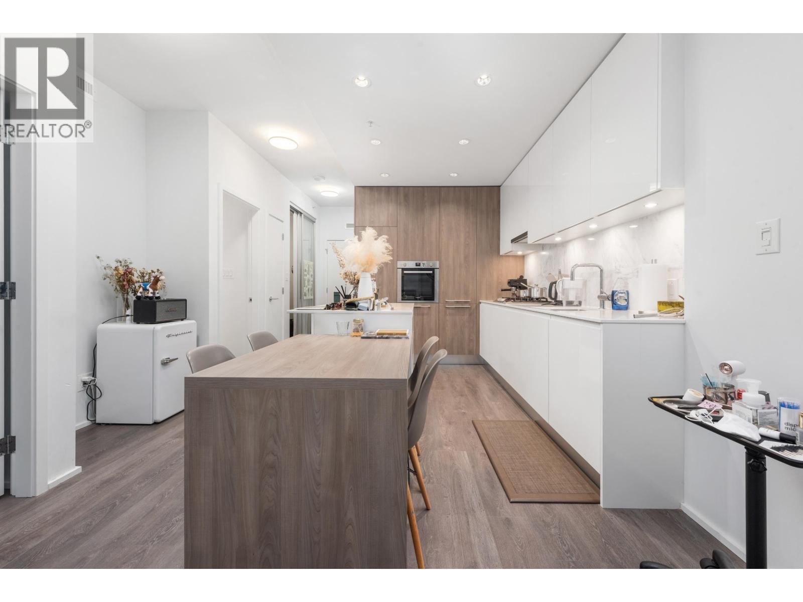 1907 1955 Alpha Way, Burnaby, BC - Indoor