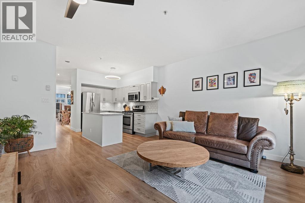 14 221 Ash Street, New Westminster, BC - Indoor Photo Showing Living Room