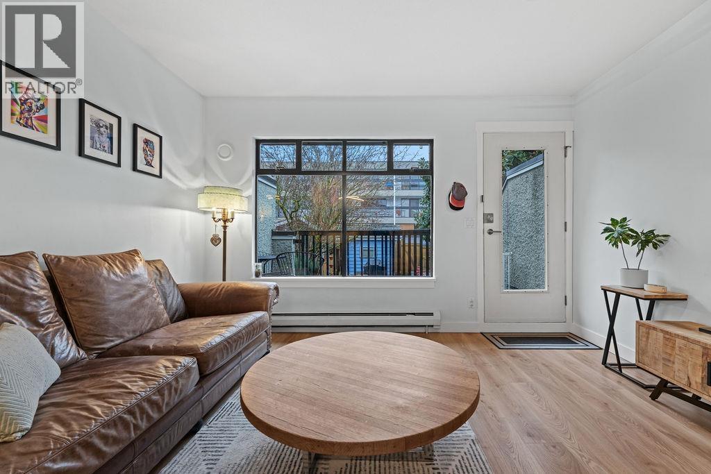 14 221 Ash Street, New Westminster, BC - Indoor Photo Showing Living Room
