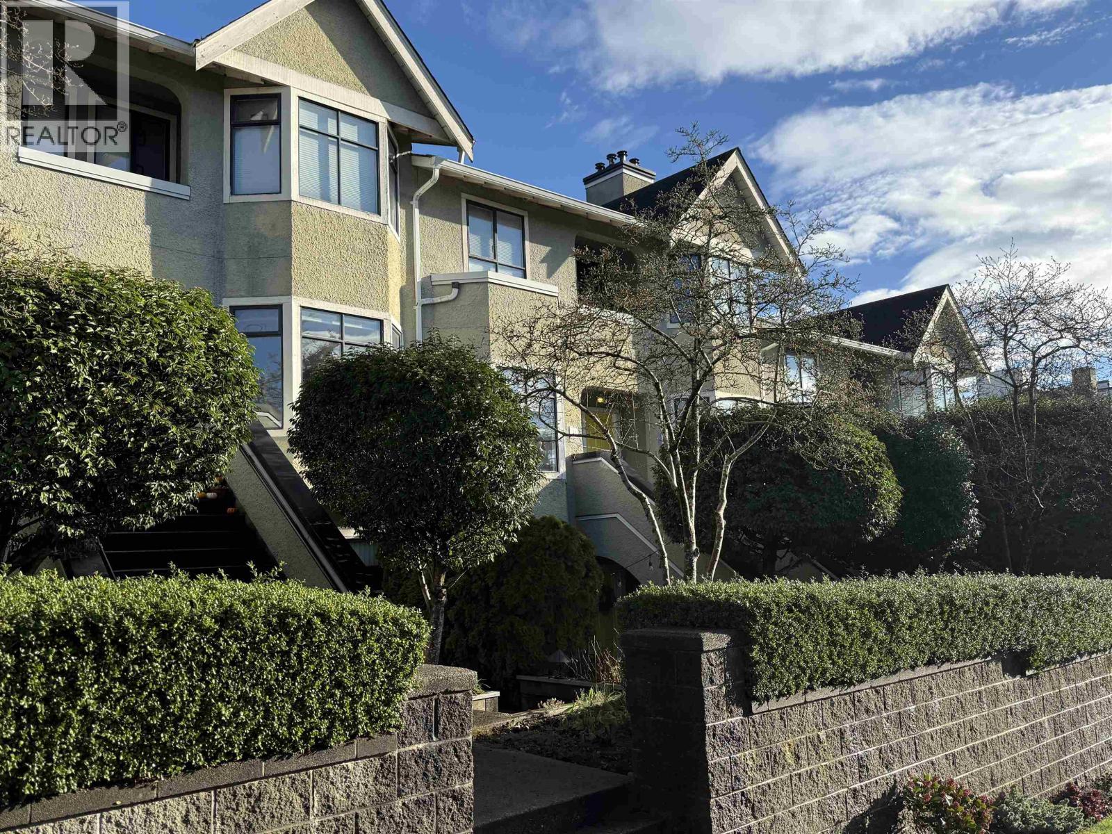 14 221 Ash Street, New Westminster, BC - Outdoor