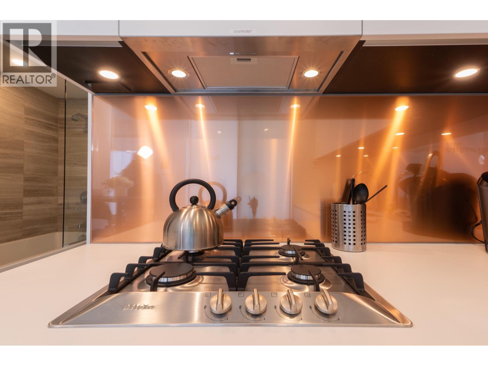 2010 1480 Howe Street, Vancouver, BC - Indoor