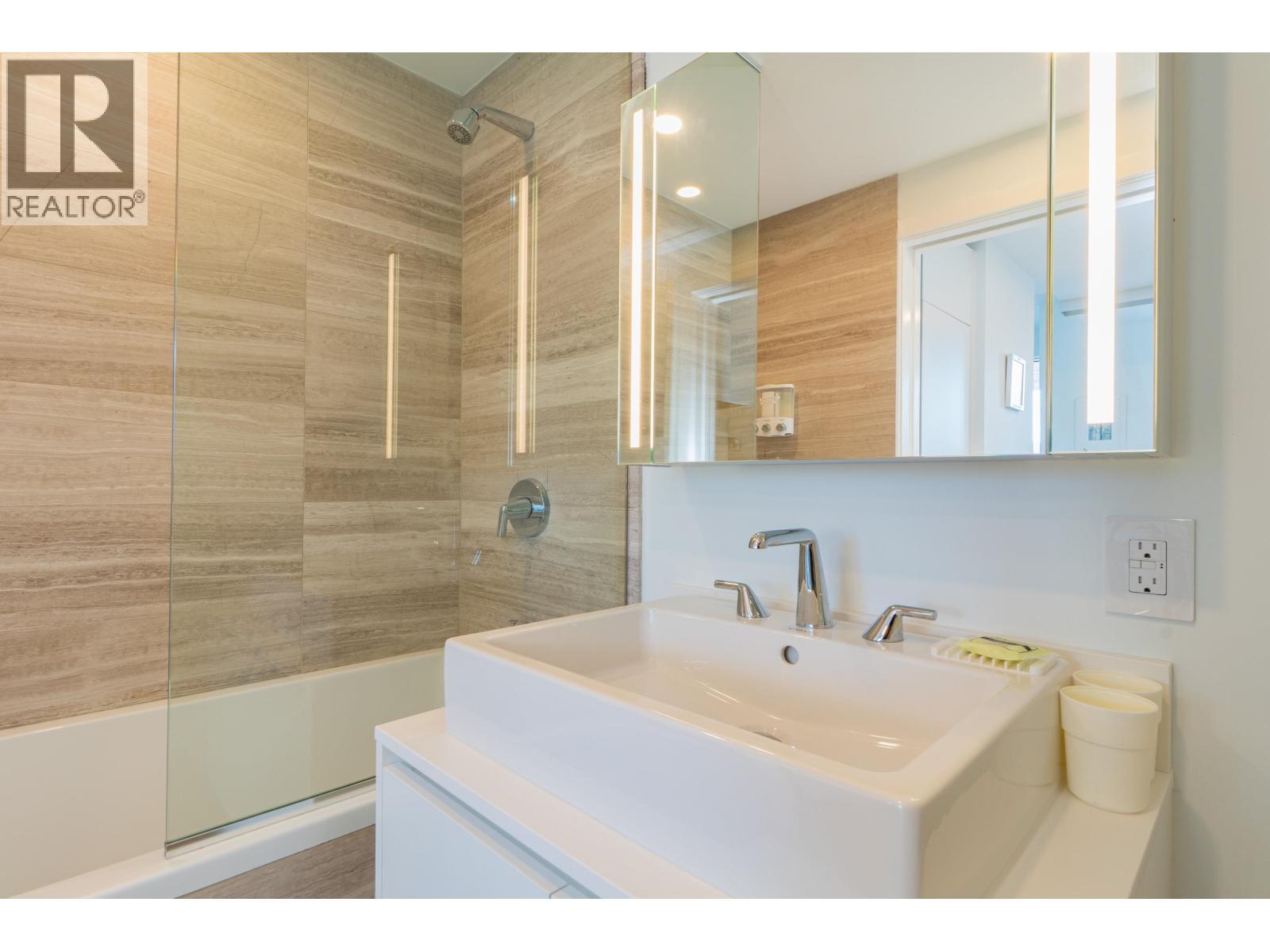 2010 1480 Howe Street, Vancouver, BC - Indoor Photo Showing Bathroom