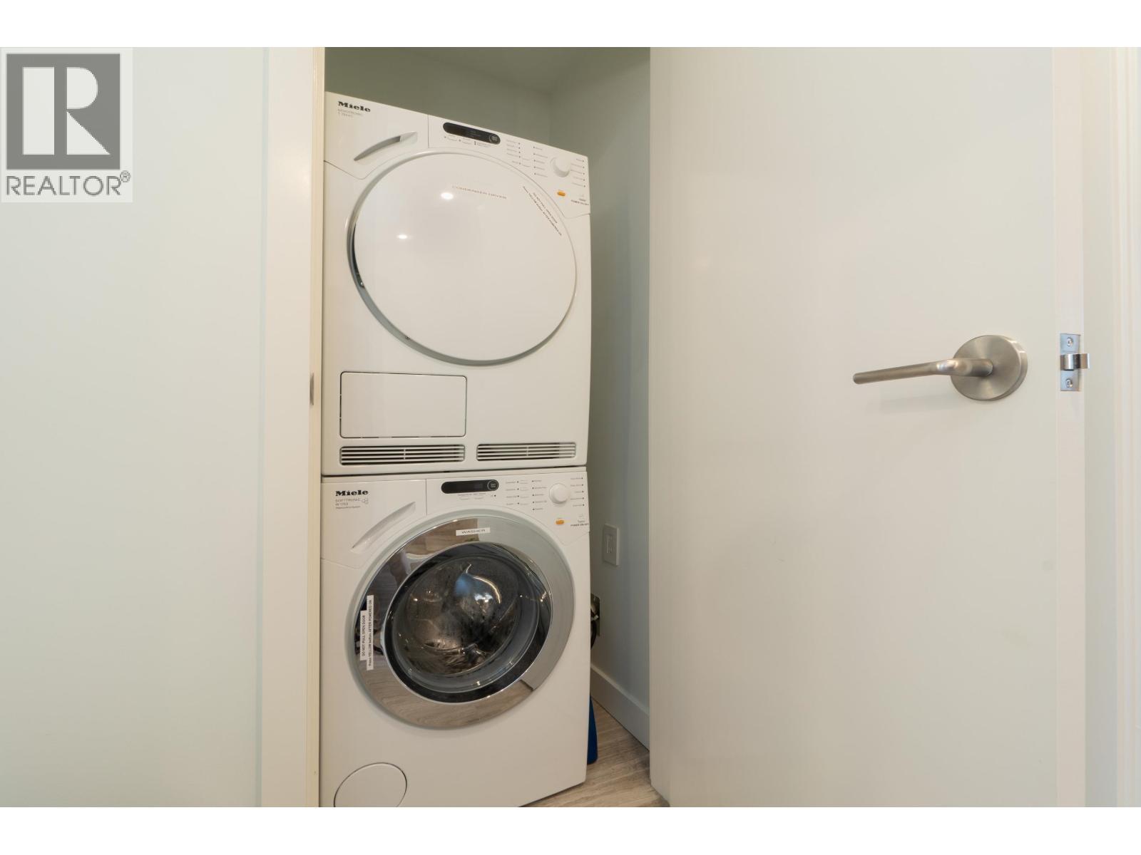 2010 1480 Howe Street, Vancouver, BC - Indoor Photo Showing Laundry Room