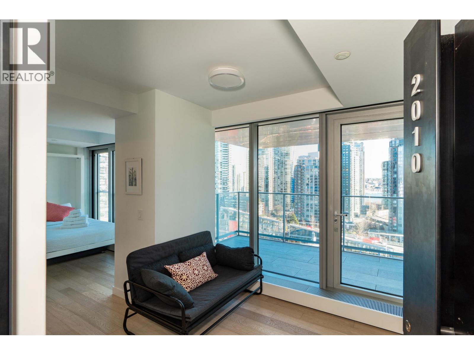 2010 1480 Howe Street, Vancouver, BC - Indoor