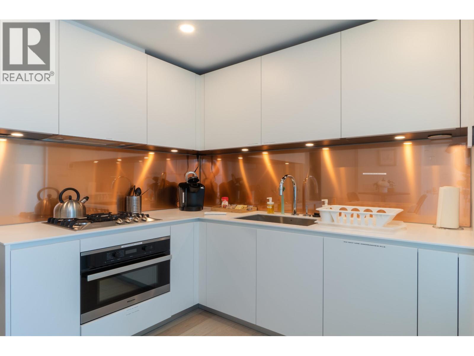 2010 1480 Howe Street, Vancouver, BC - Indoor Photo Showing Kitchen