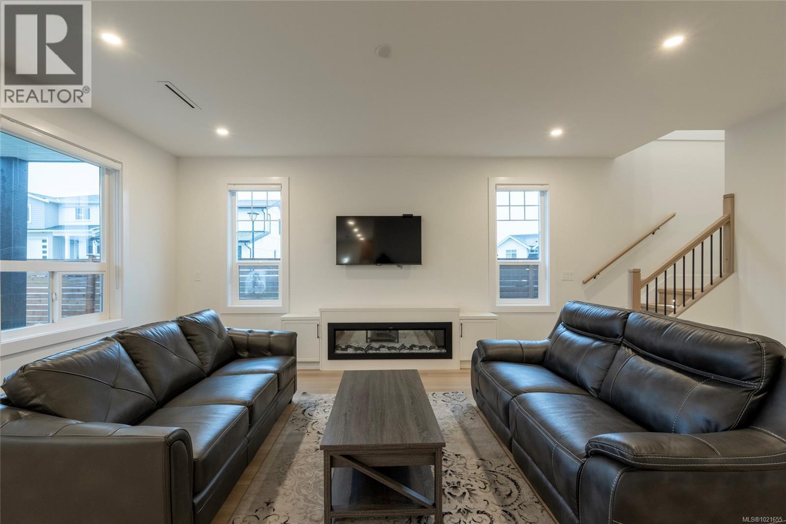 2346 Swallow Pl, Langford, BC - Indoor Photo Showing Living Room With Fireplace