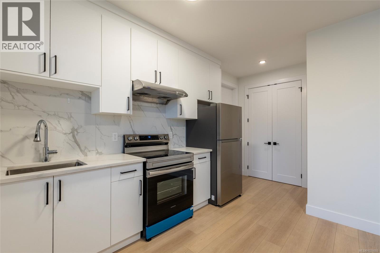suite - 2346 Swallow Pl, Langford, BC - Indoor Photo Showing Kitchen
