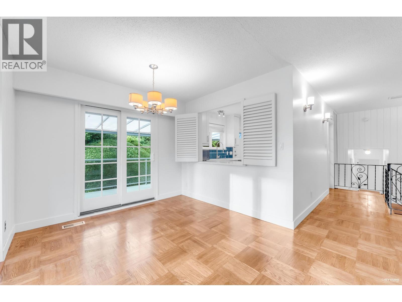 50 Glenmore Drive, West Vancouver, BC - Indoor Photo Showing Other Room