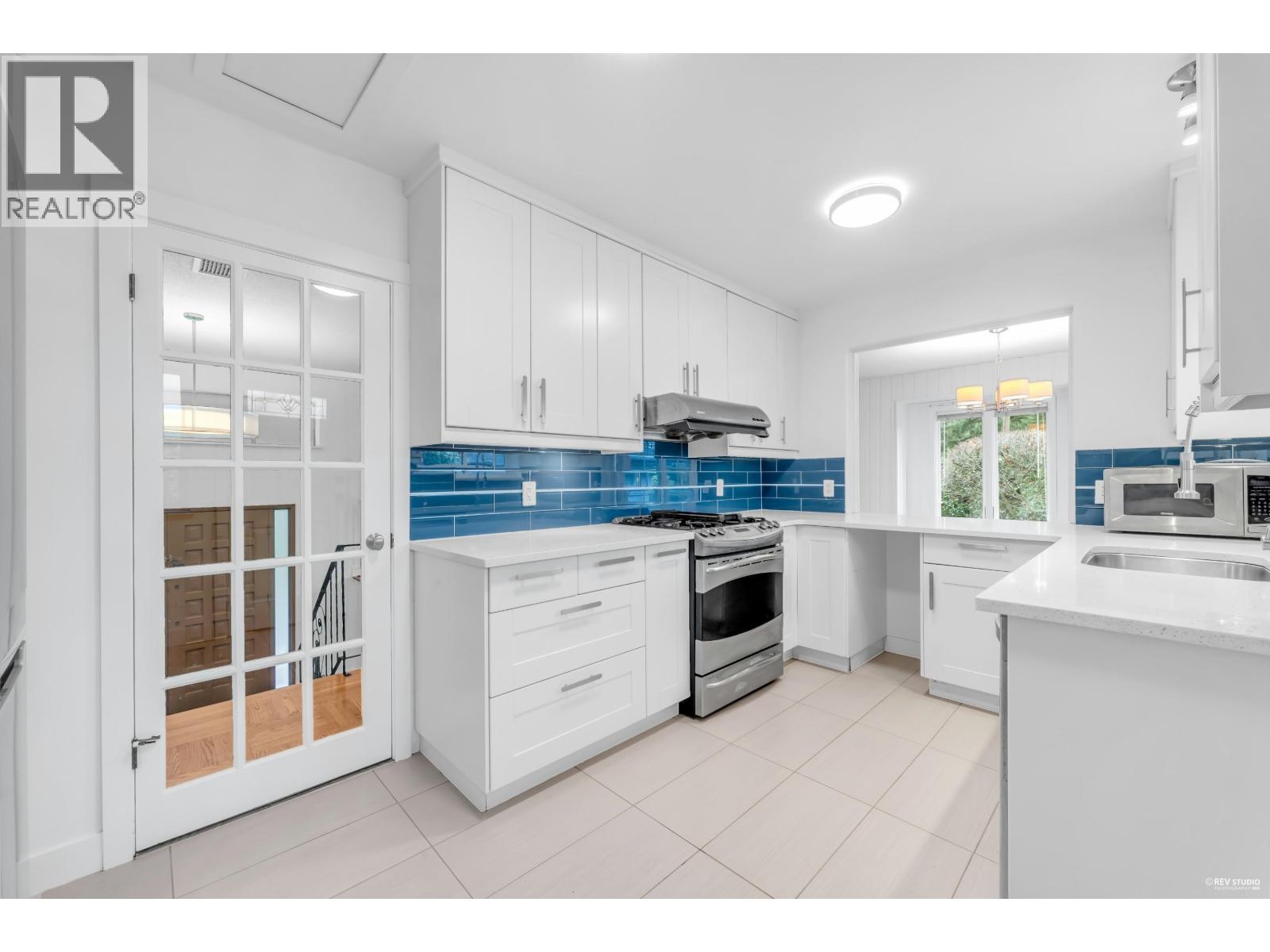 50 Glenmore Drive, West Vancouver, BC - Indoor Photo Showing Kitchen