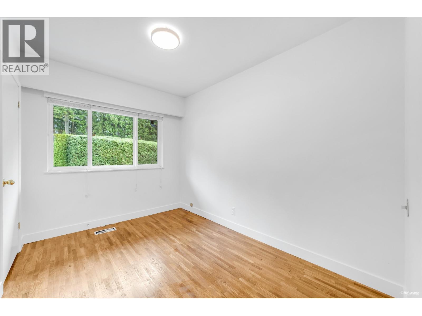 50 Glenmore Drive, West Vancouver, BC - Indoor Photo Showing Other Room