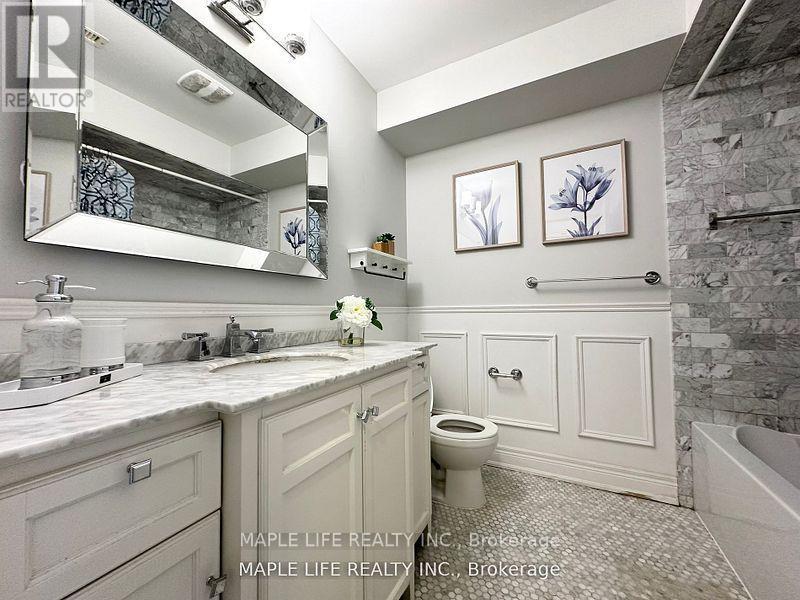 5 Hayes Lane, Toronto, ON - Indoor Photo Showing Bathroom