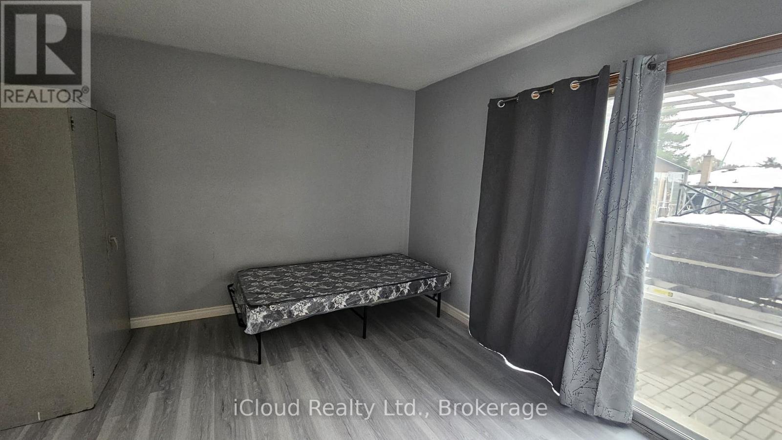 B - 110 Wexford Boulevard, Toronto, ON - Indoor Photo Showing Bedroom