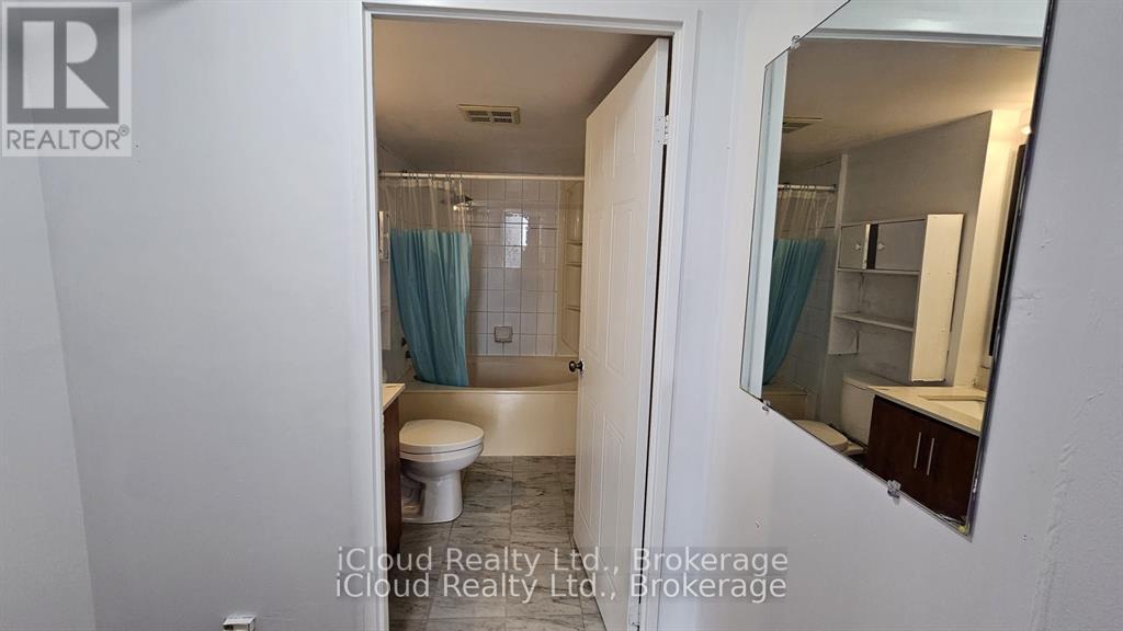 1507 - 80 Alton Towers Circle, Toronto, ON - Indoor Photo Showing Bathroom