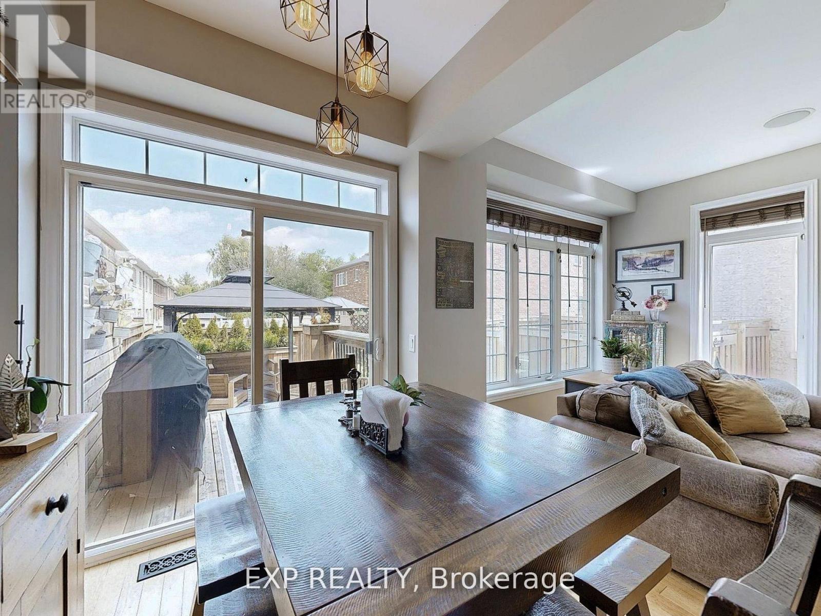 9 Samba Street, Richmond Hill, ON - Indoor