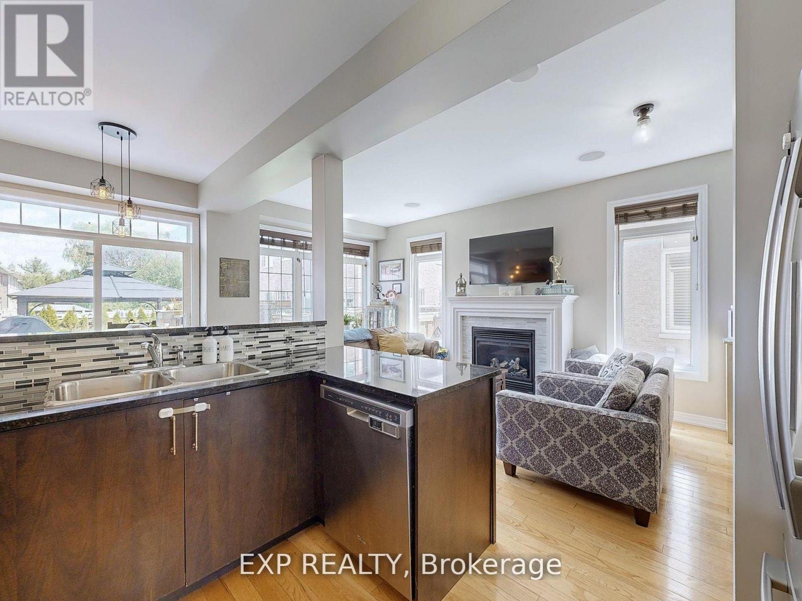 9 Samba Street, Richmond Hill, ON - Indoor With Fireplace