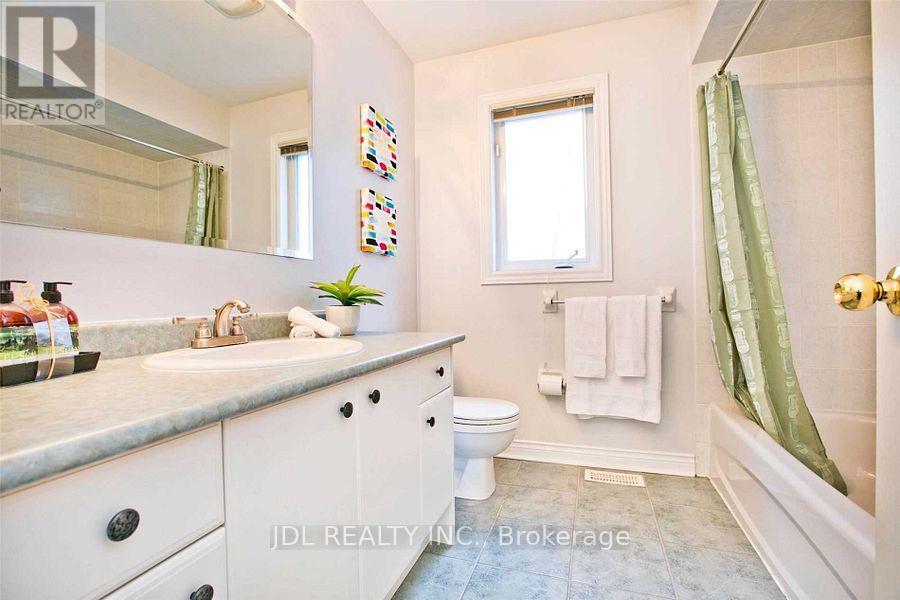 108 Melbourne Drive, Richmond Hill, ON - Indoor Photo Showing Bathroom