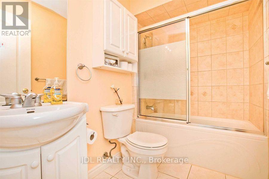 108 Melbourne Drive, Richmond Hill, ON - Indoor Photo Showing Bathroom