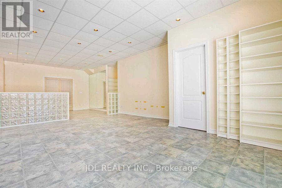 108 Melbourne Drive, Richmond Hill, ON - Indoor Photo Showing Other Room
