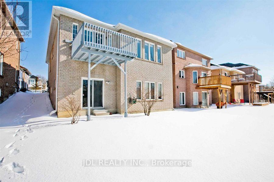 108 Melbourne Drive, Richmond Hill, ON - Outdoor