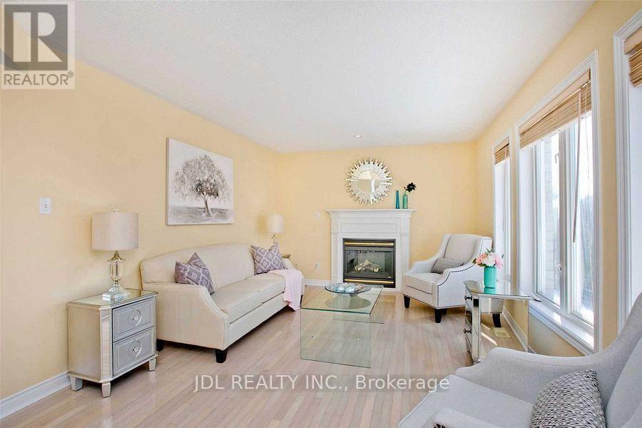 108 Melbourne Drive, Richmond Hill, ON - Indoor Photo Showing Living Room With Fireplace