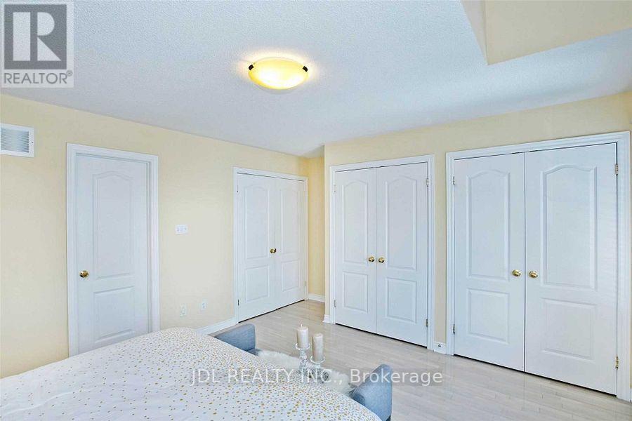 108 Melbourne Drive, Richmond Hill, ON - Indoor Photo Showing Bedroom