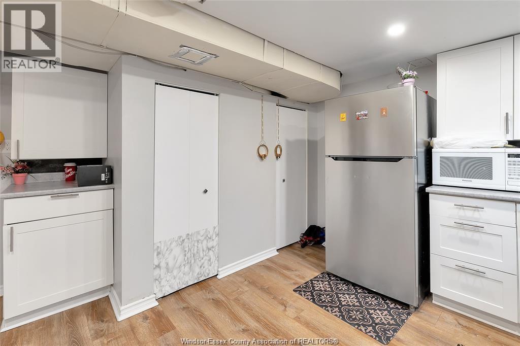 3175 Virginia Park Avenue, Windsor, ON - Indoor Photo Showing Kitchen