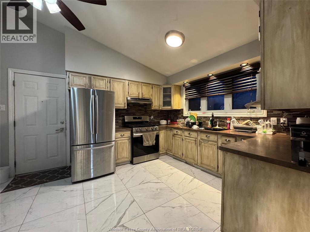 3175 Virginia Park Avenue, Windsor, ON - Indoor Photo Showing Kitchen With Stainless Steel Kitchen