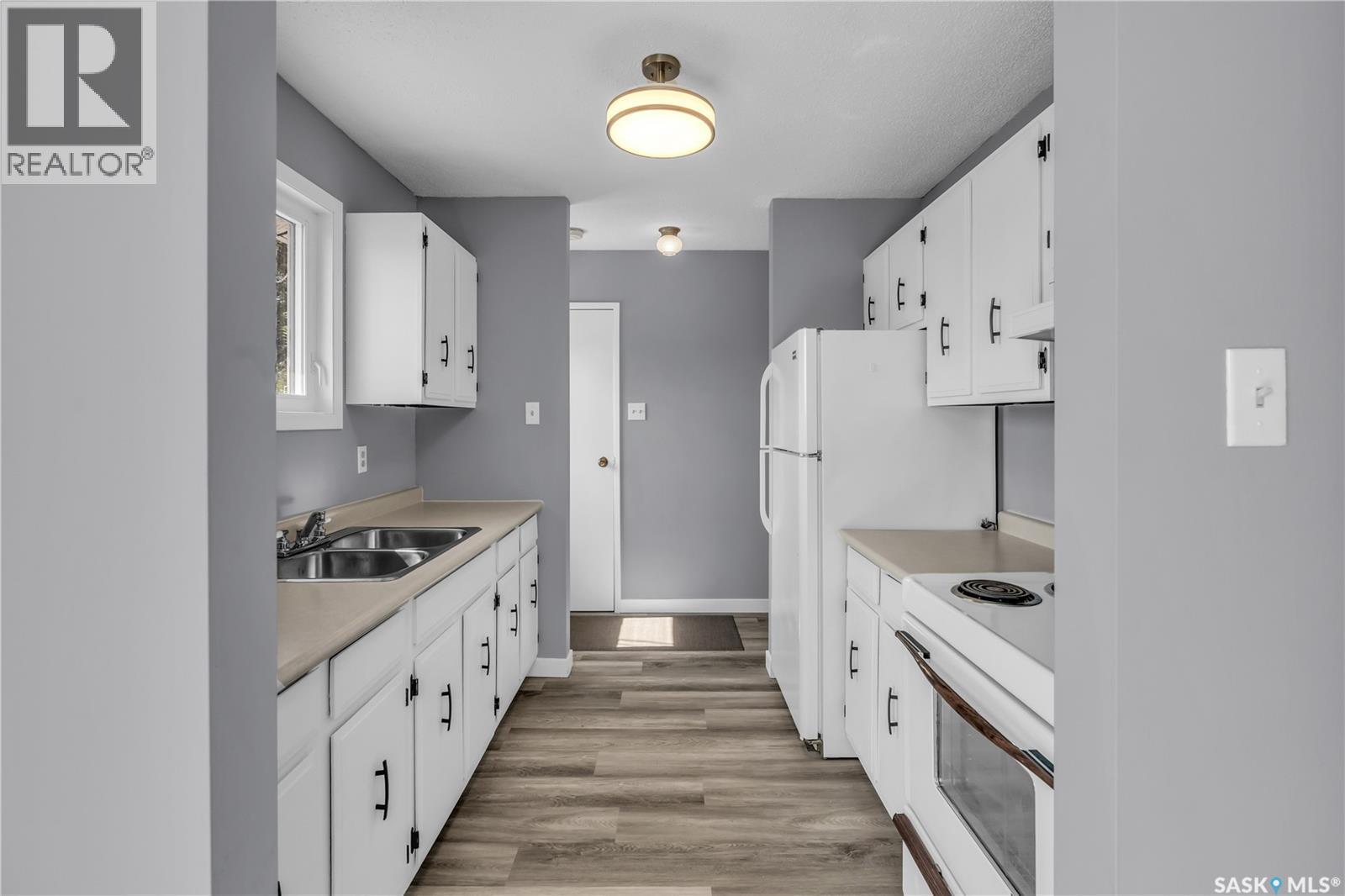 325 Riverside Drive, St. Louis, SK - Indoor Photo Showing Kitchen With Double Sink
