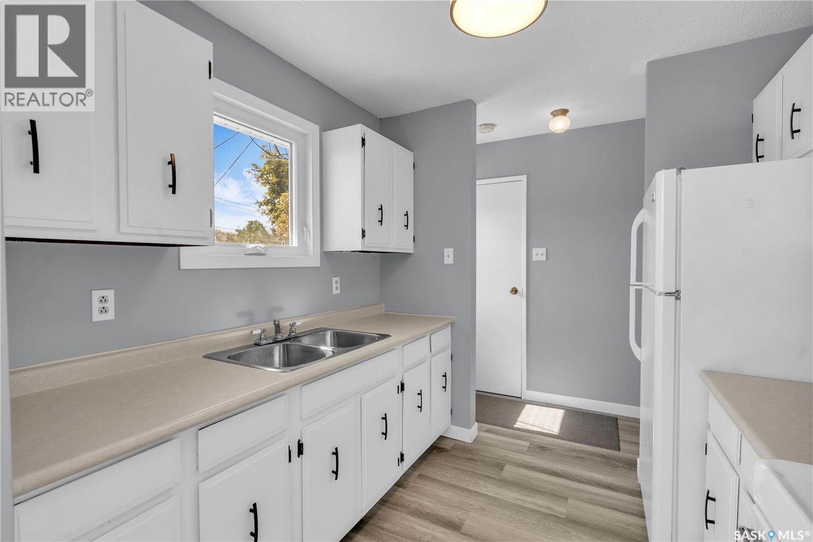 325 Riverside Drive, St. Louis, SK - Indoor Photo Showing Kitchen With Double Sink