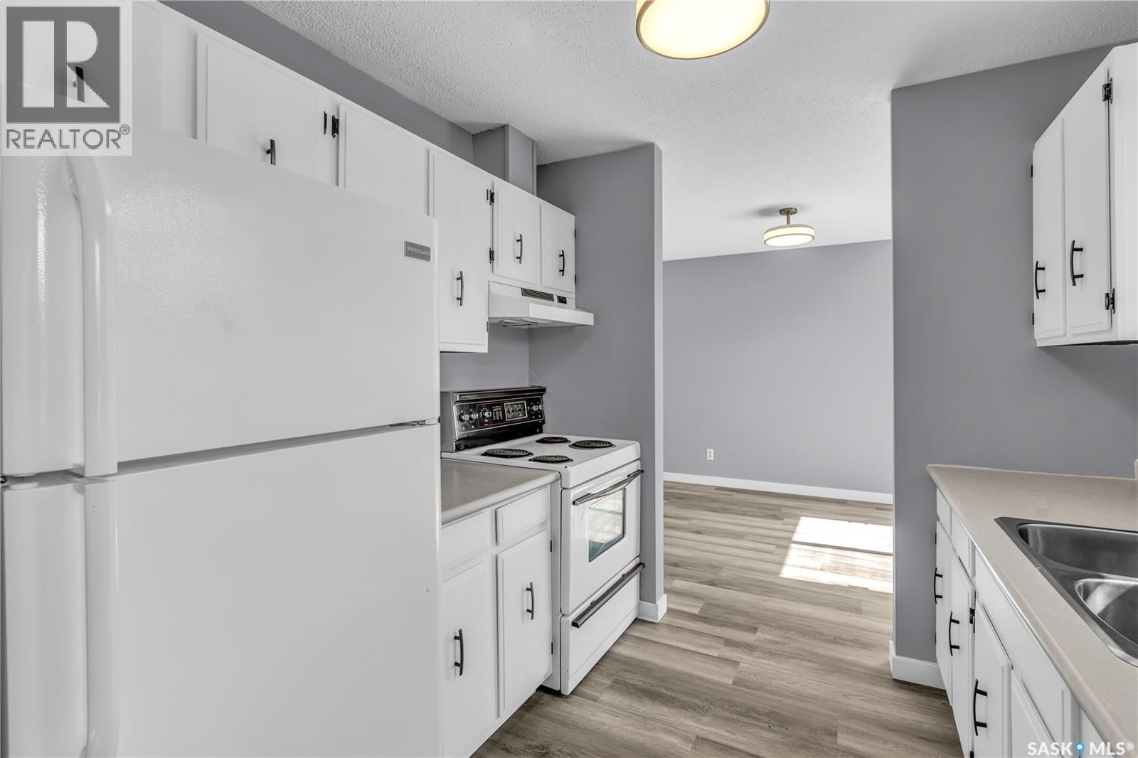 325 Riverside Drive, St. Louis, SK - Indoor Photo Showing Kitchen With Double Sink
