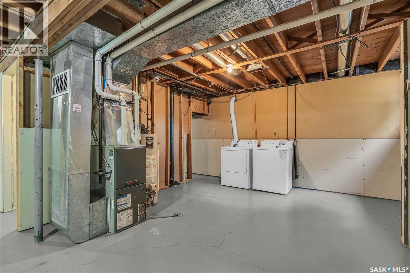 325 Riverside Drive, St. Louis, SK - Indoor Photo Showing Laundry Room