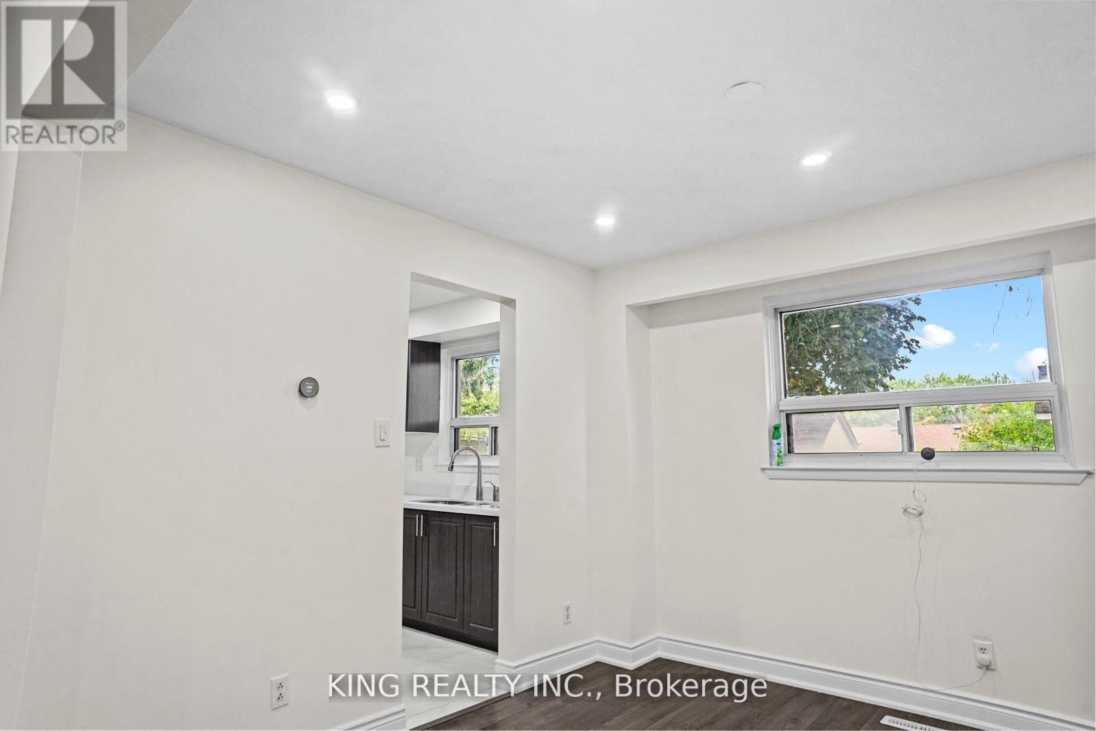 16 Wimbledon Court, Brampton, ON - Indoor Photo Showing Other Room