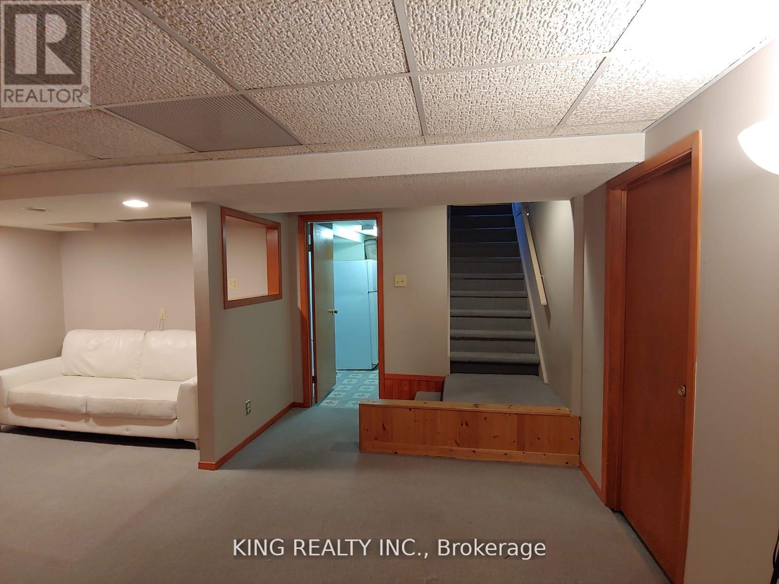 16 Wimbledon Court, Brampton, ON - Indoor