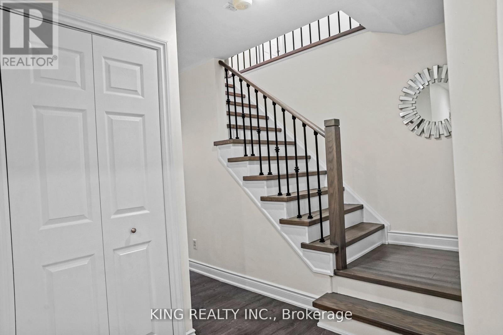 16 Wimbledon Court, Brampton, ON - Indoor Photo Showing Other Room