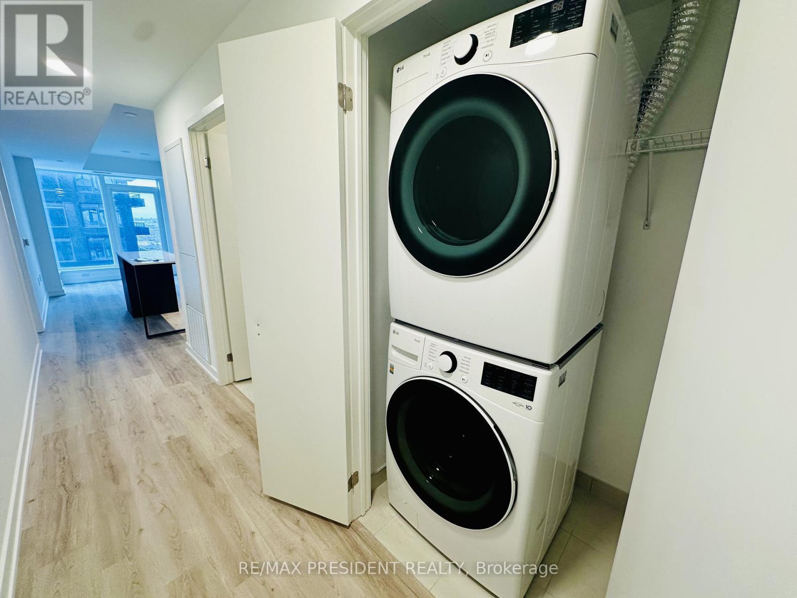 # 2311 - 395 Square One Drive, Mississauga, ON - Indoor Photo Showing Laundry Room