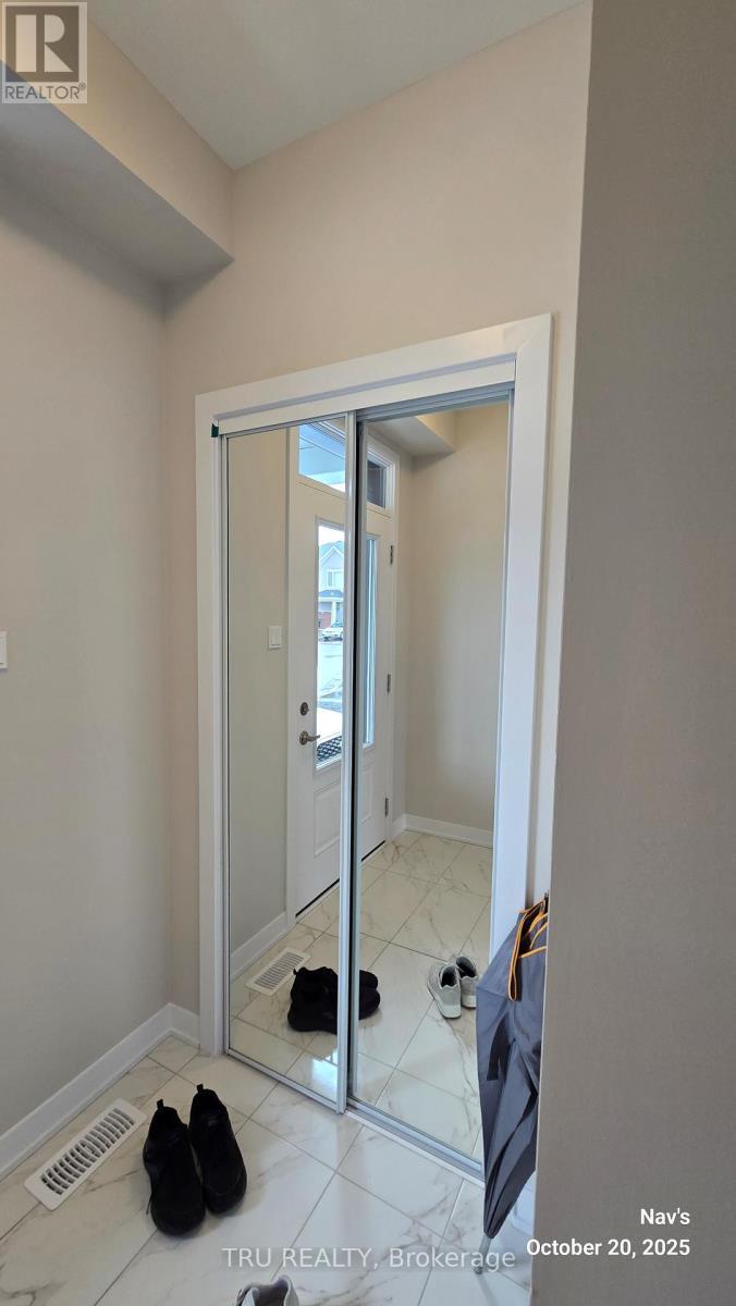 Closet with mirror - 887 Andesite Terrace, Ottawa, ON - Indoor