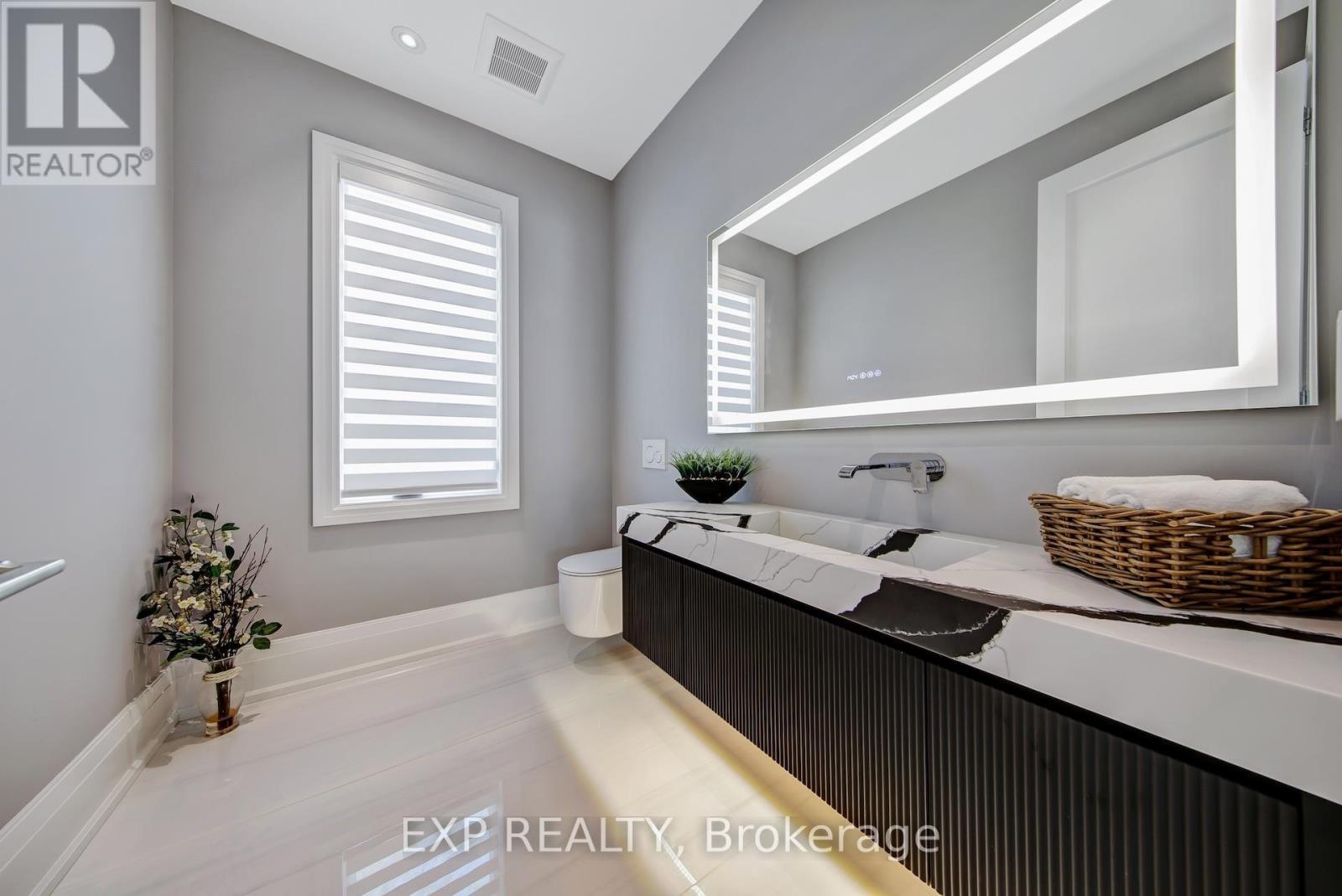 150 Wolfdale Avenue, Oakville, ON - Indoor Photo Showing Bathroom