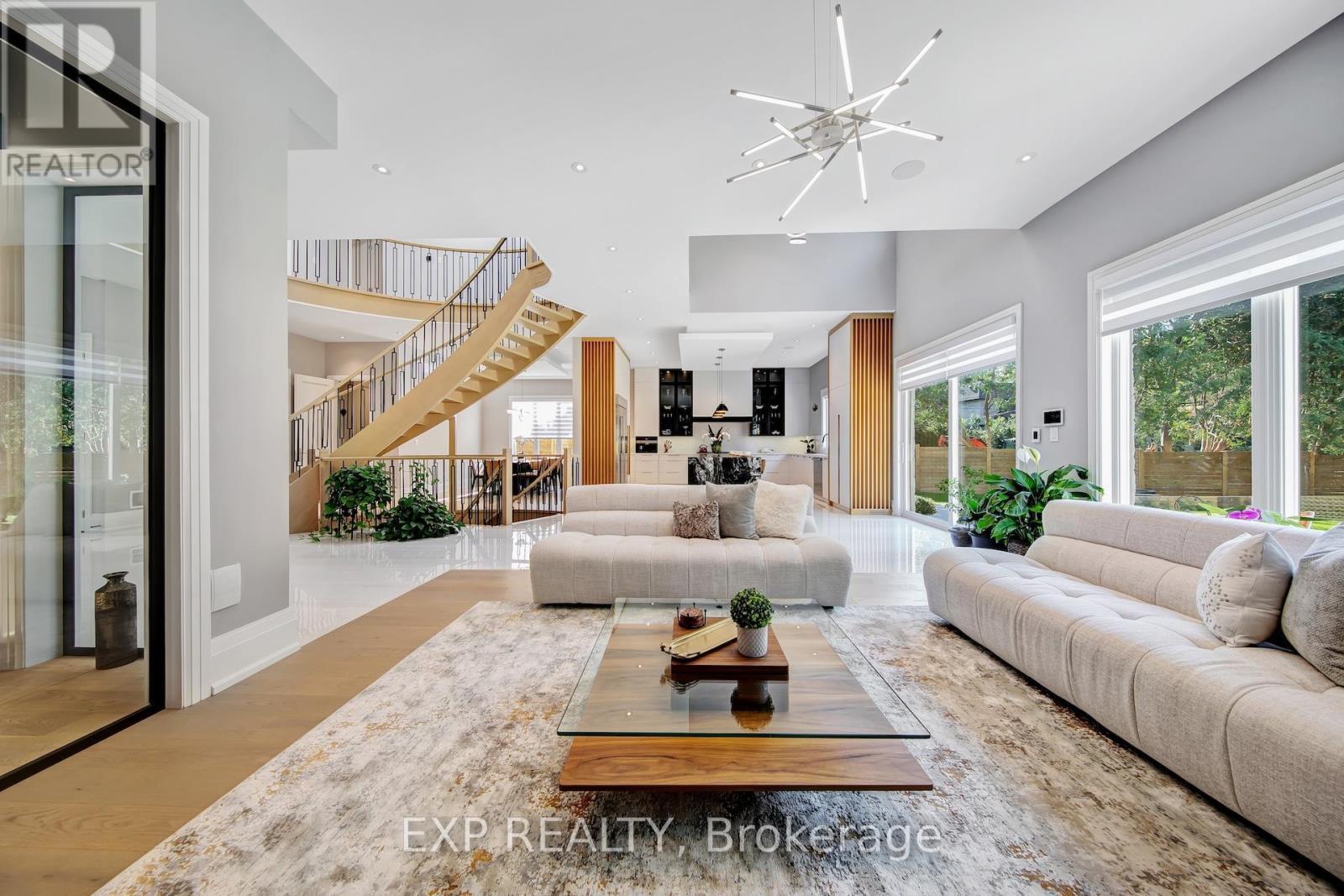 150 Wolfdale Avenue, Oakville, ON - Indoor Photo Showing Living Room