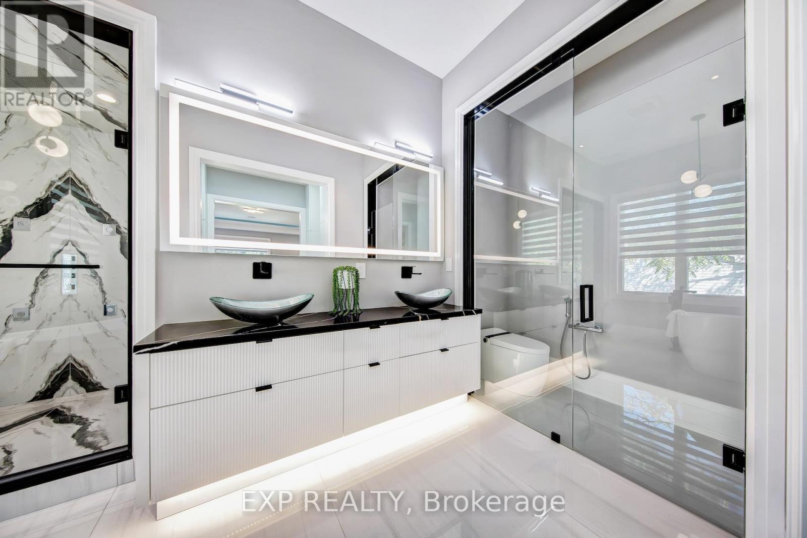150 Wolfdale Avenue, Oakville, ON - Indoor Photo Showing Bathroom