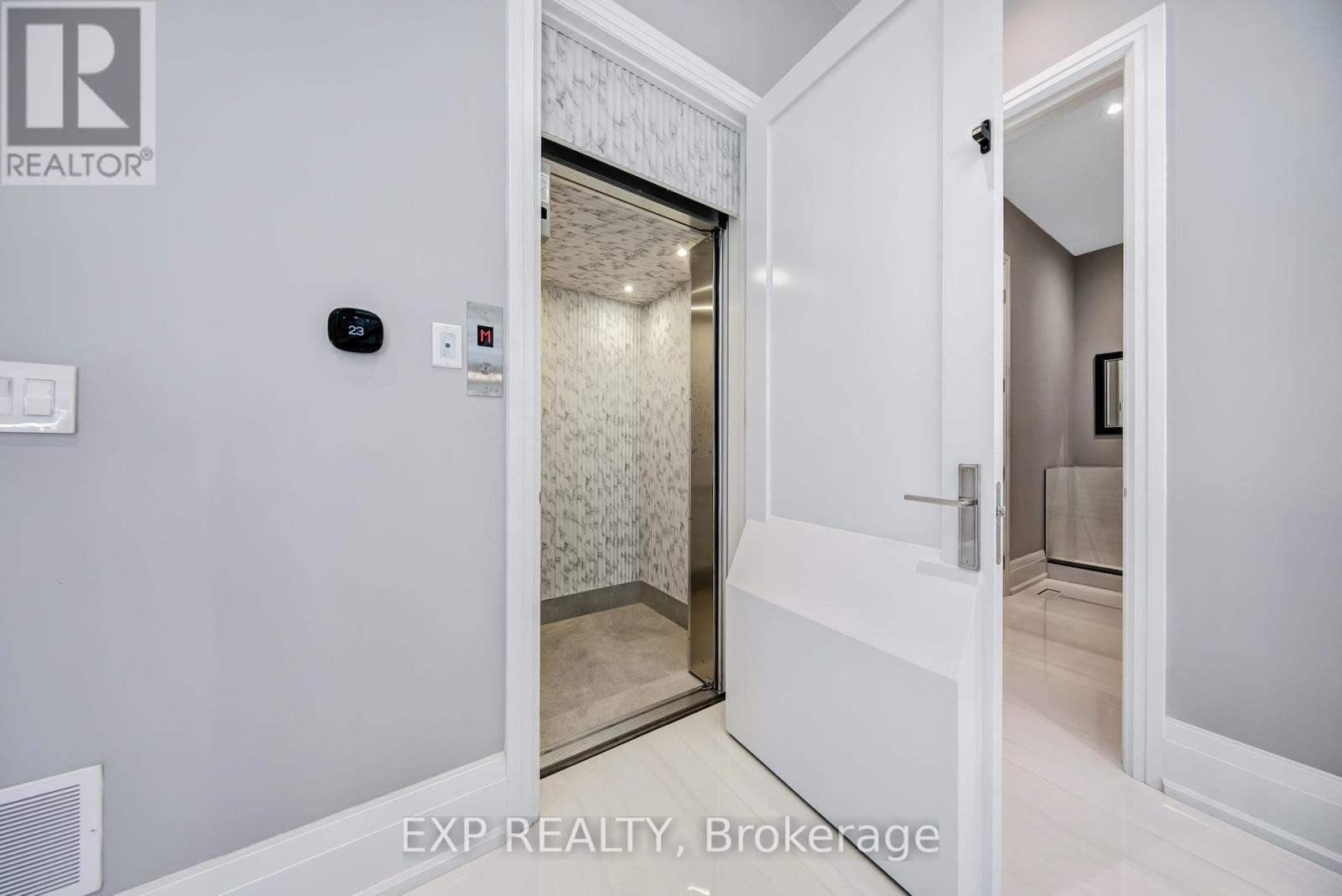 150 Wolfdale Avenue, Oakville, ON - Indoor