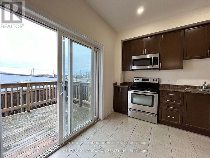 56 Bloom Crescent, Hamilton, ON - Indoor Photo Showing Kitchen